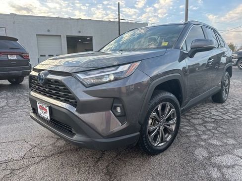 Used 2022 Toyota RAV4 XLE Premium AWD/4WD image 2