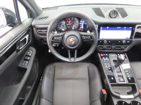 Certified 2025 Porsche Macan AWD/4WD image 16