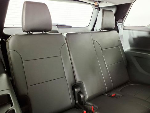 Used 2021 Chevrolet Traverse RS FWD image 13
