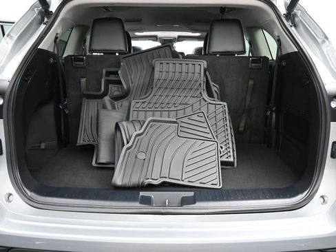 Used 2023 Toyota Highlander XLE image 19