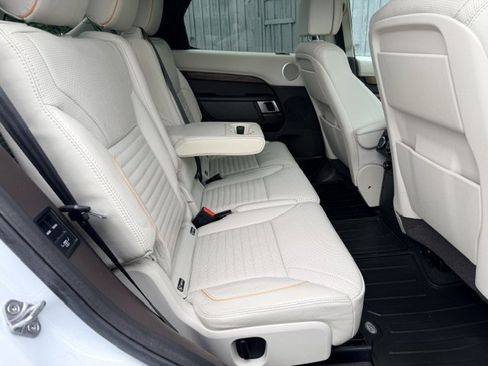 Used 2018 Land Rover Discovery HSE Luxury AWD/4WD image 18