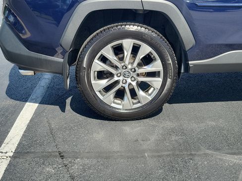 Used 2019 Toyota RAV4 XLE Premium w/ Cold Weather Package AWD/4WD image 6