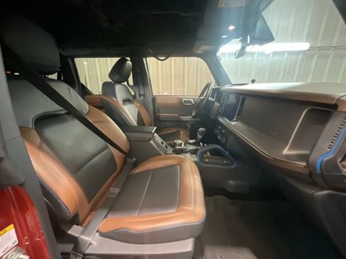 Used 2022 Ford Bronco Outer Banks AWD/4WD image 12