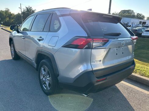 Used 2025 Toyota RAV4 XLE w/ Convenience Package AWD/4WD image 4