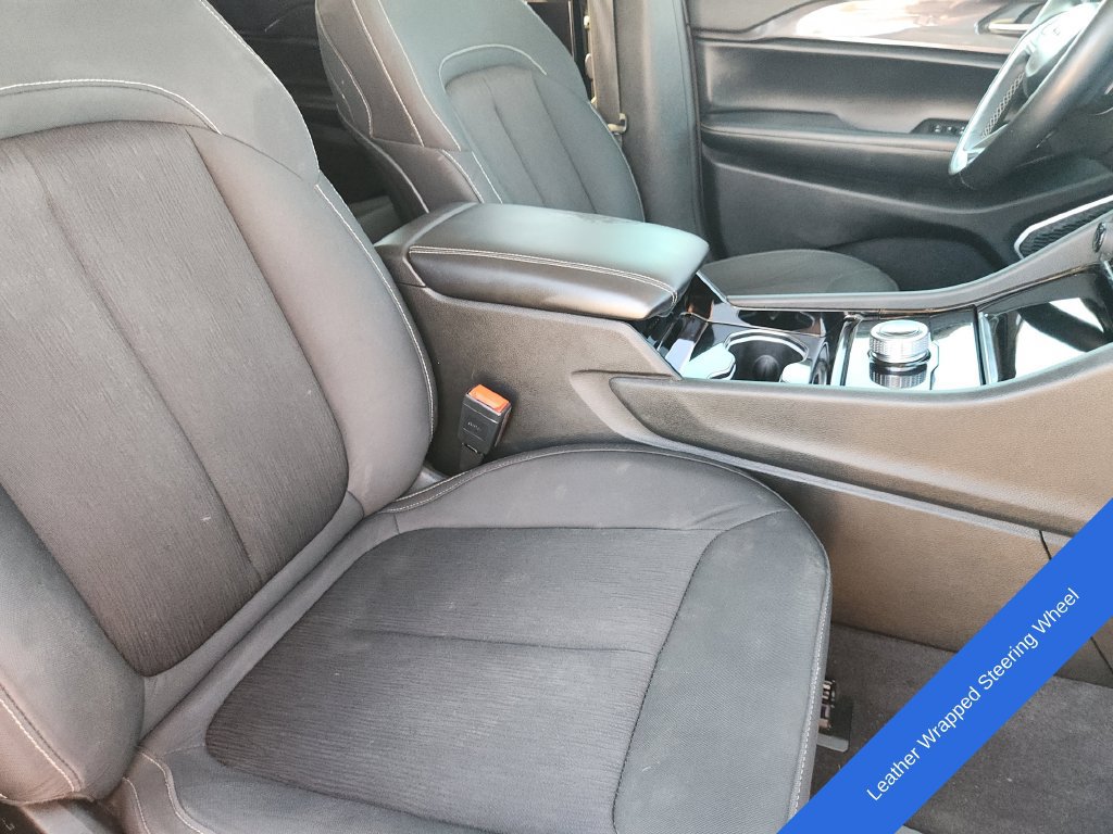 Used 2021 Jeep Grand Cherokee L Laredo w/ Luxury Tech Group I AWD/4WD image 16