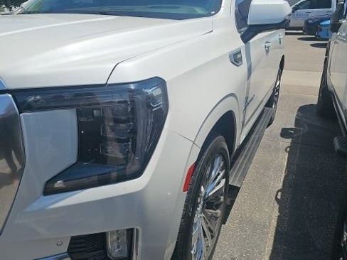 Used 2021 GMC Yukon Denali w/ Denali Premium Package AWD/4WD image 4