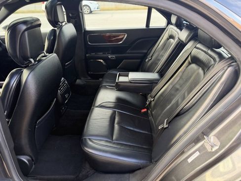 Used 2017 Lincoln Continental Select w/ Climate Package image 12