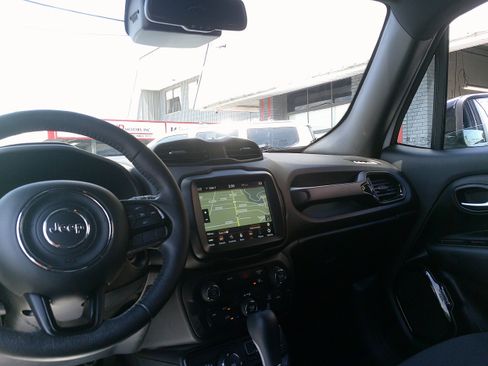 Used 2022 Jeep Renegade Altitude w/ Convenience Group AWD/4WD image 20