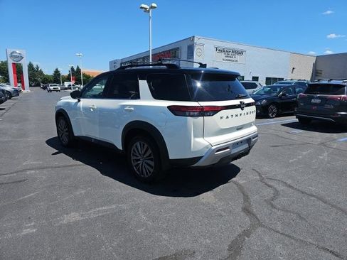 Certified 2024 Nissan Pathfinder SL w/ SL Premium Package AWD/4WD image 5