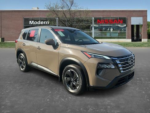 Certified 2024 Nissan Rogue SV image 5