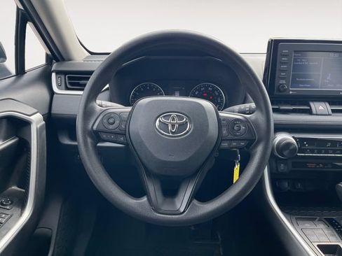 Used 2021 Toyota RAV4 LE AWD/4WD image 12