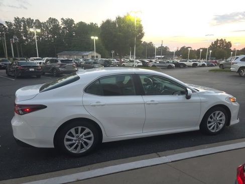 Used 2024 Toyota Camry LE FWD image 10