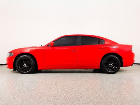 Used 2019 Dodge Charger SXT image 5
