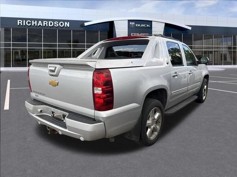 Used 2013 Chevrolet Avalanche LS w/ All-Star Edition AWD/4WD image 9
