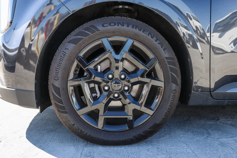 Used 2025 Kia Carnival SX w/ SX Dark Edition Package FWD image 11