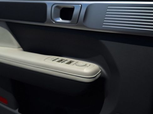 Used 2025 Hyundai Santa Fe SEL FWD image 9