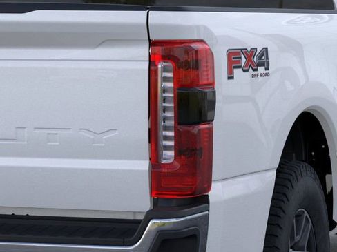 New 2026 Ford F250 Lariat w/ FX4 Off-Road Package image 21