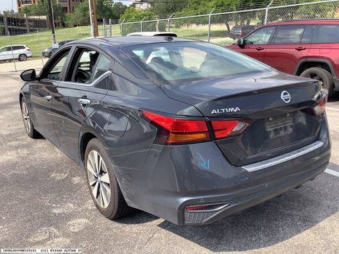 Used 2021 Nissan Altima 2.5 SV FWD image 5