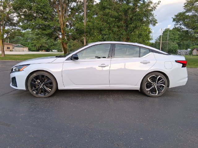 Used 2024 Nissan Altima 2.5 SR FWD image 3