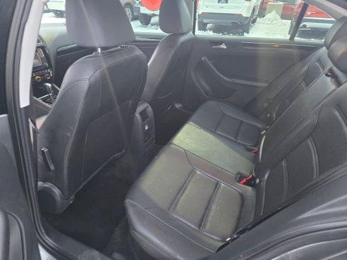Used 2017 Volkswagen Jetta SEL image 9