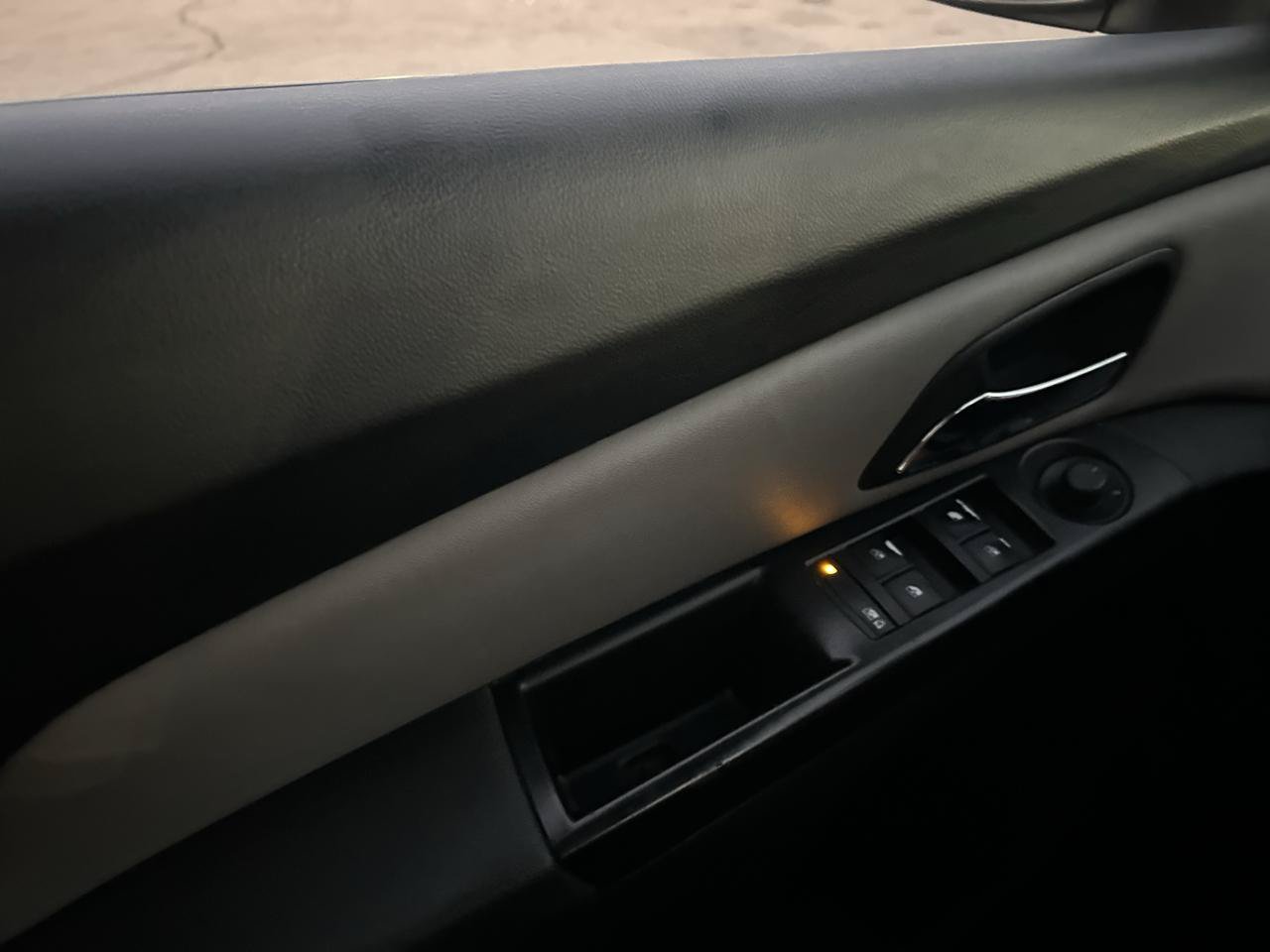 Used 2014 Chevrolet Cruze LS FWD image 24