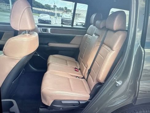 Used 2025 Hyundai Santa Fe Limited AWD/4WD image 13