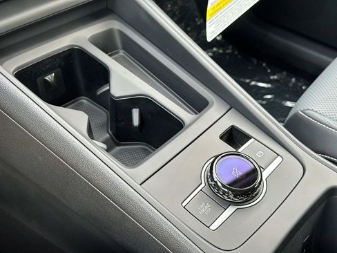 New 2025 Volkswagen Tiguan SE image 30