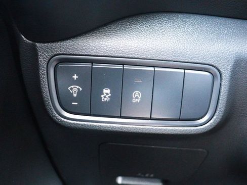 Used 2025 Kia Soul LX w/ LX Technology Package FWD image 24