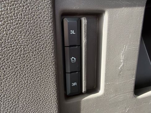 Used 2020 Ford Expedition Max XLT image 18