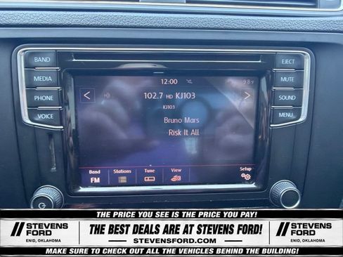 Used 2016 Volkswagen Jetta SE FWD image 27