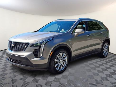 Used 2022 Cadillac XT4 Luxury w/ Cold Weather Package AWD/4WD image 3
