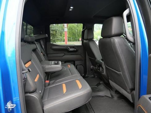 Used 2022 GMC Sierra 1500 AT4 w/ Technology Package AWD/4WD image 9