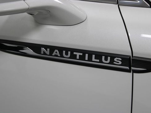 Used 2020 Lincoln Nautilus Reserve w/ Equipment Group 201A image 12