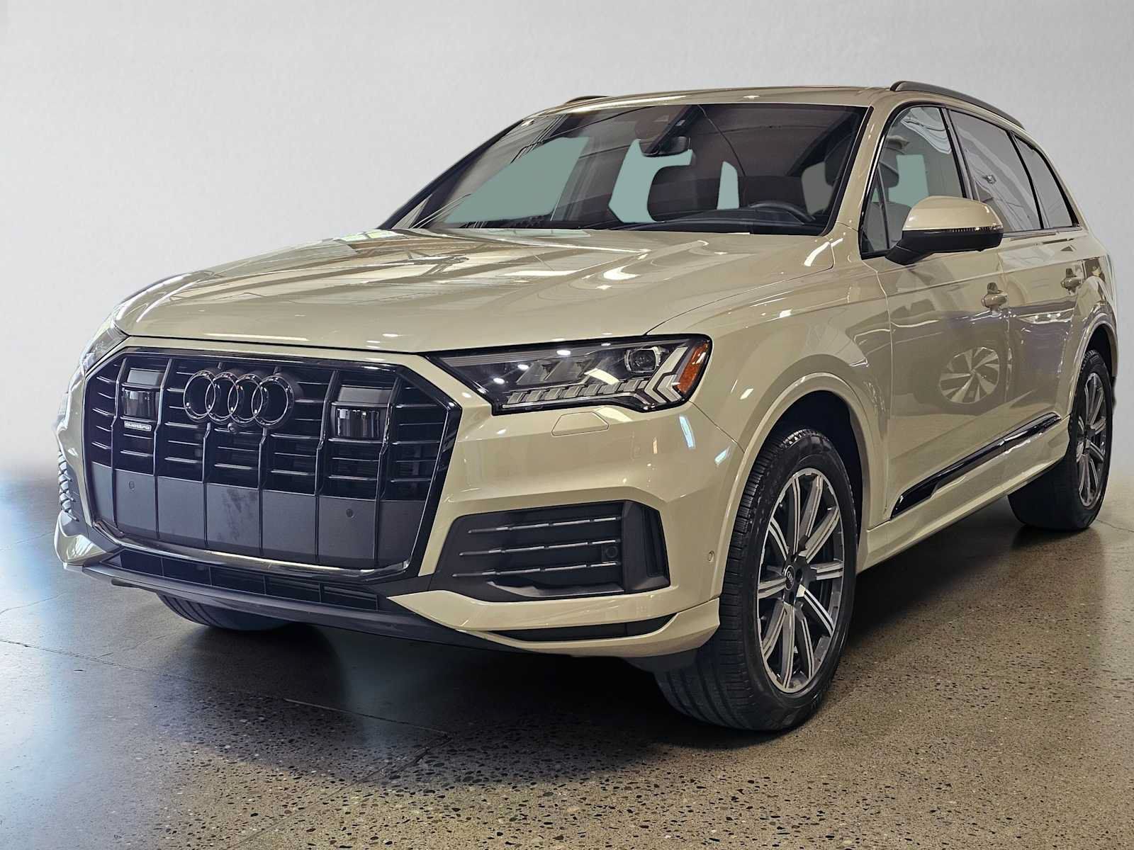 Used 2023 Audi Q7 2.0T Premium Plus w/ Premium Plus Package AWD/4WD image 7