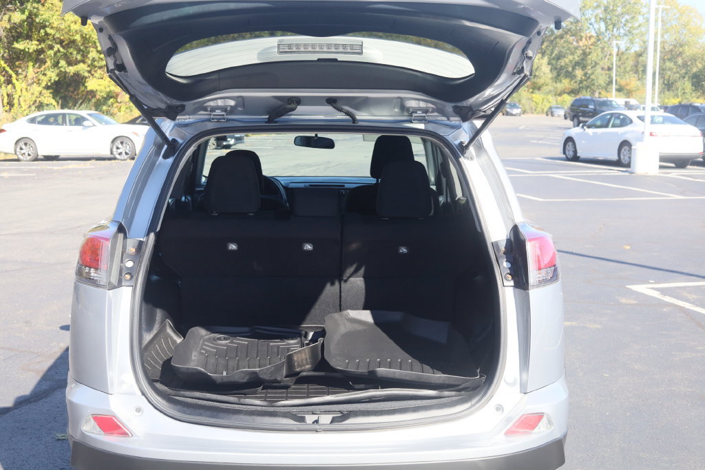 Used 2016 Toyota RAV4 LE AWD/4WD image 16