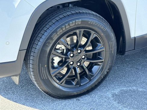 Used 2023 Jeep Cherokee Altitude Lux image 7