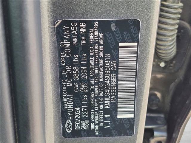 Used 2025 Hyundai Elantra SEL FWD image 24