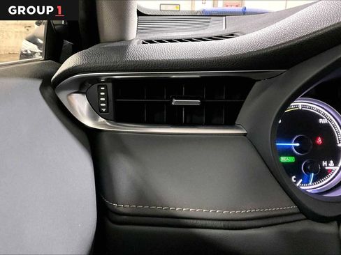 Certified 2021 Toyota Venza LE image 33