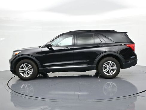 Used 2022 Ford Explorer XLT w/ Equipment Group 202A image 9