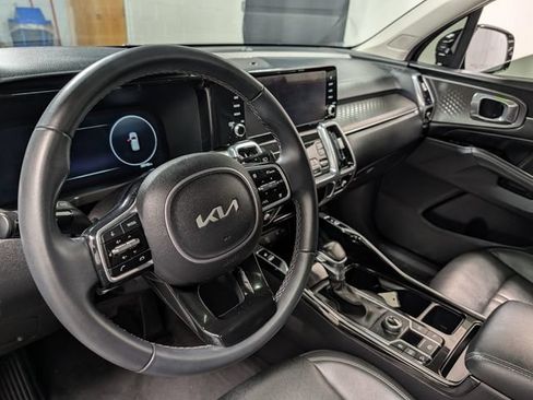 Used 2023 Kia Sorento SX AWD/4WD image 16