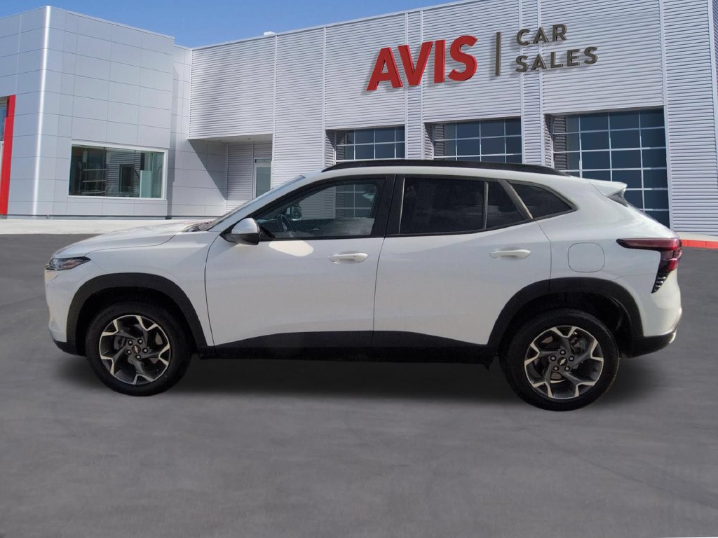 Used 2025 Chevrolet Trax LT w/ LT Convenience Package FWD image 10