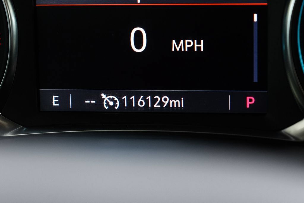 Used 2022 Chevrolet Traverse LT FWD image 16