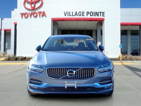 Used 2017 Volvo S90 T6 Inscription w/ Vision Package image 2