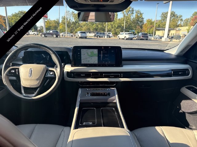 Used 2025 Lincoln Aviator AWD w/ Equipment Group 101A image 15