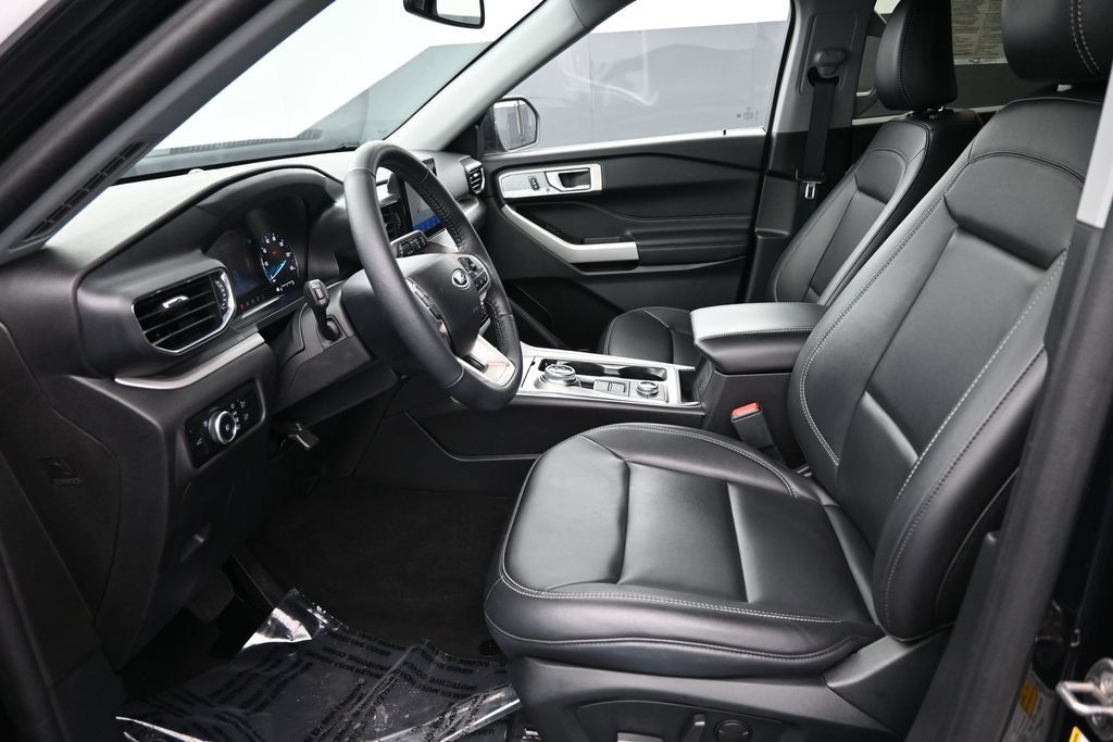 Used 2024 Ford Explorer XLT w/ Equipment Group 202A AWD/4WD image 15