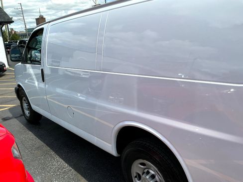 Used 2019 Chevrolet Express 3500 w/ Driver Convenience Package image 27