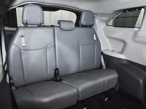 Used 2023 Toyota Sienna Limited image 54