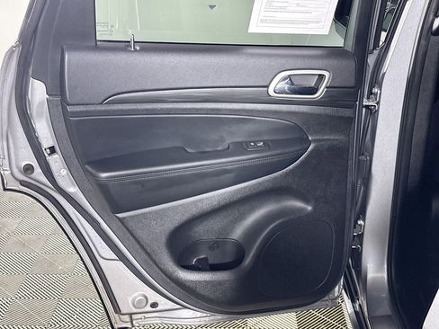 Used 2021 Jeep Grand Cherokee Laredo image 19