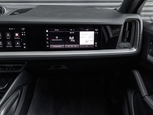 Certified 2025 Porsche Cayenne Coupe image 35