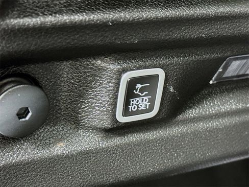 Used 2023 Jeep Grand Cherokee L Limited w/ Luxury Tech Group II image 31